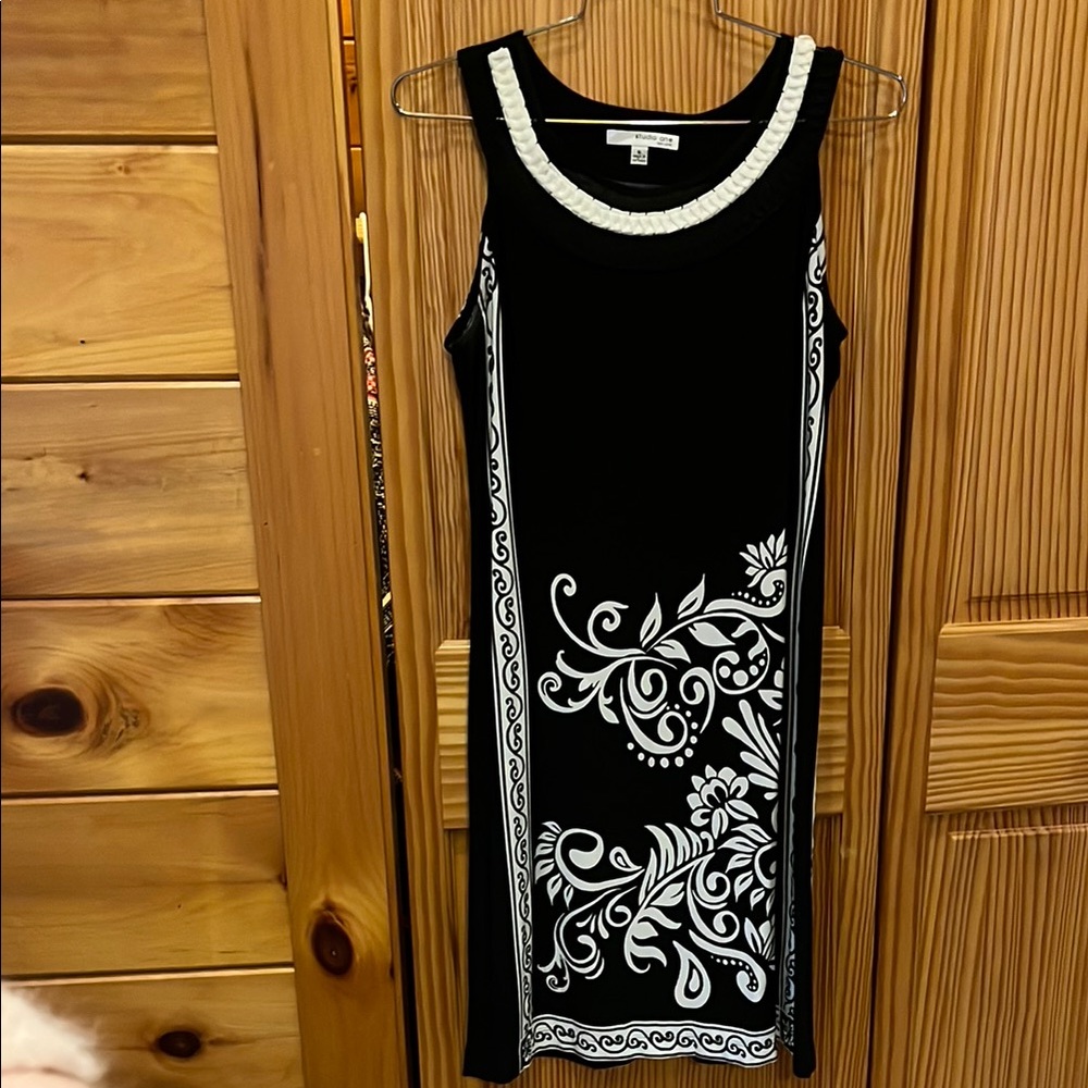 Studio One Black and White Sheath Dress Knee-Length Sleeveless
